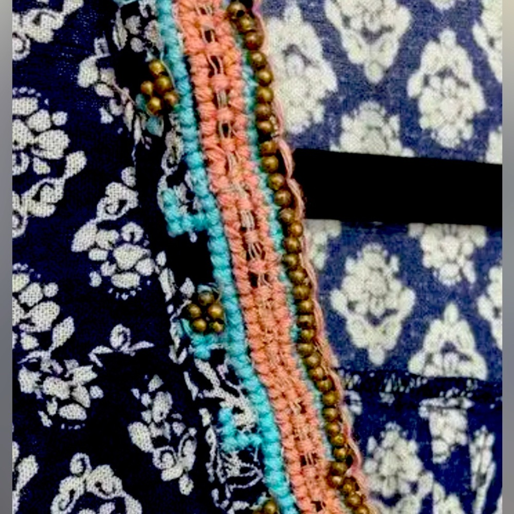 Altar’d State Women’s tunic top in blue & white print. Size small. Like New. - Picture 4 of 7